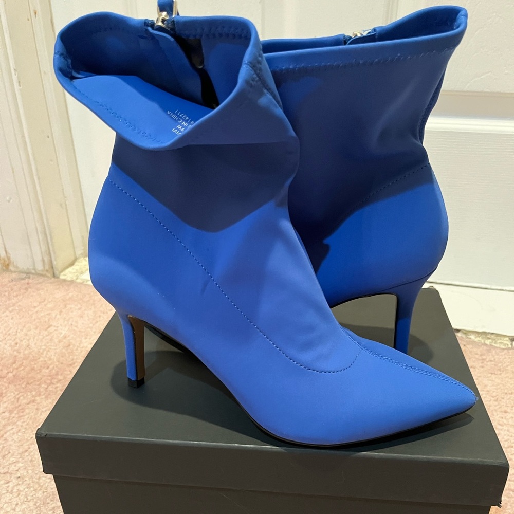 Royal blue size 8.